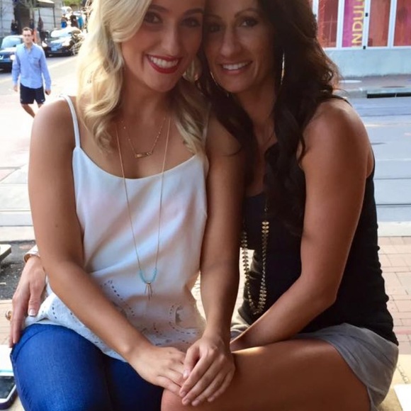 Meet your Posher, Jennifer - Picture 2 of 4